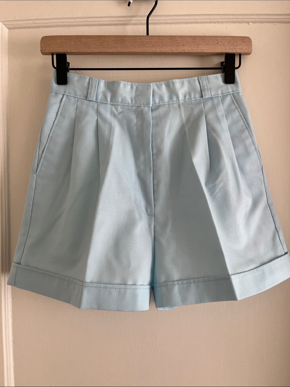 Vintage 70s Size 7 Wrangler Juniors Pleated High Waisted Baby Blue Shorts XS
